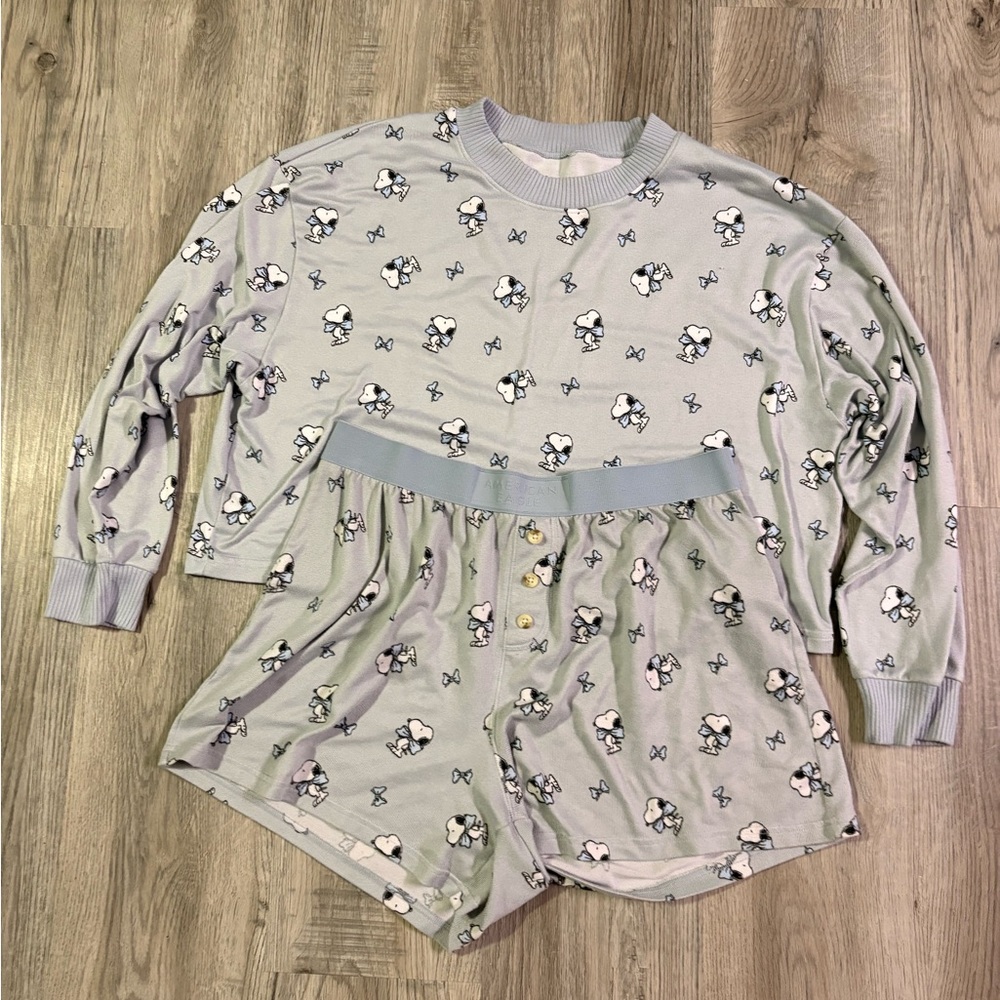 American Eagle Outfitters Women’s Pajama Set in Light Gray/ Blue with Snoopy!